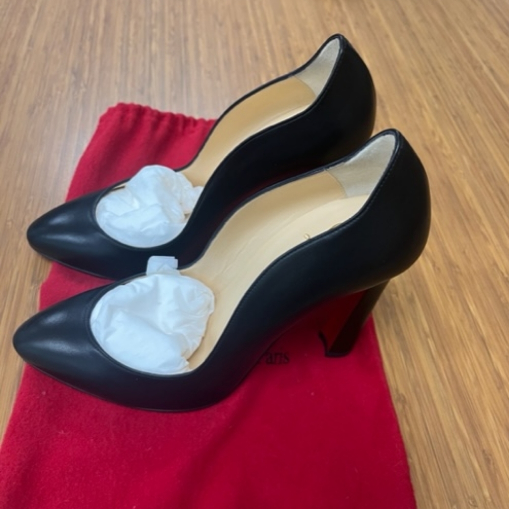 New Christian Louboutin Agneska Scallop Pumps